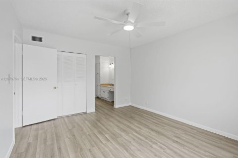 Condo in Plantation, Florida, 1 bedroom  № 2301927 - photo 9