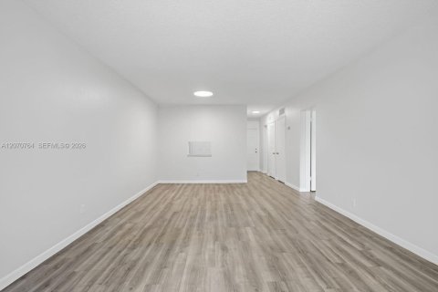 Condo in Plantation, Florida, 1 bedroom  № 2301927 - photo 13