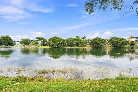 Condo in Plantation, Florida, 1 bedroom  № 2301927 - photo 5