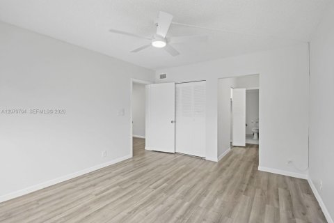 Condo in Plantation, Florida, 1 bedroom  № 2301927 - photo 8