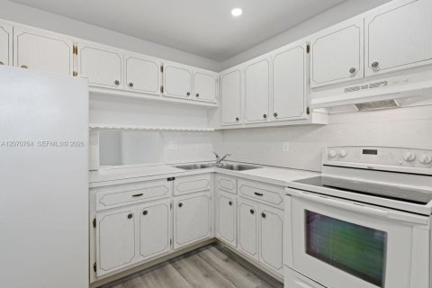 Condo in Plantation, Florida, 1 bedroom  № 2301927 - photo 15