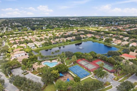 Villa ou maison à louer à Royal Palm Beach, Floride: 5 chambres, 241.64 m2 № 2406227 - photo 18