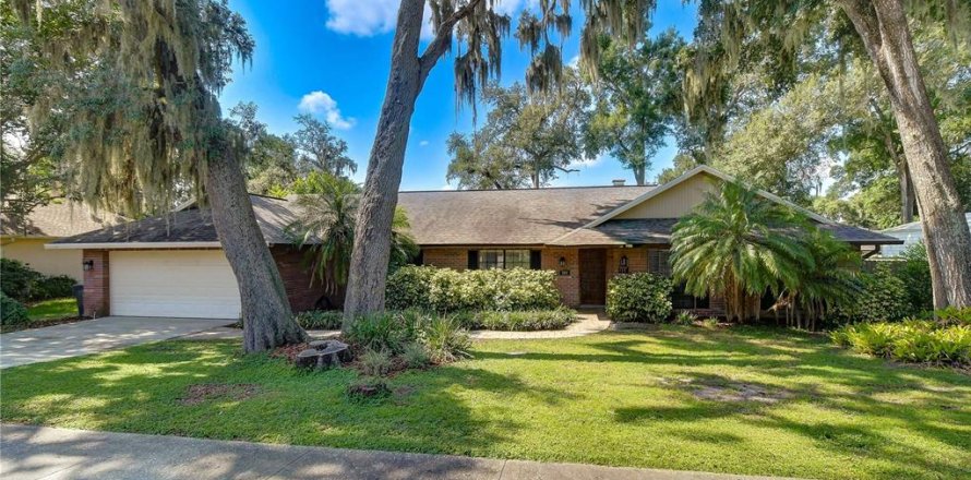 House in Brandon, Florida 4 bedrooms, 200.02 sq.m. № 2305893