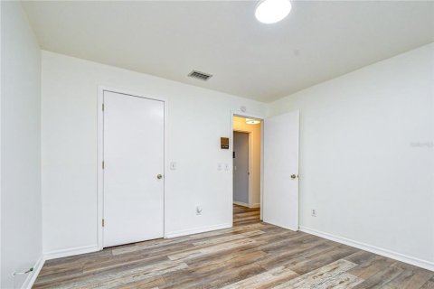 House in Brandon, Florida 4 bedrooms, 200.02 sq.m. № 2305893 - photo 22