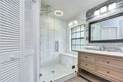 House in Brandon, Florida 4 bedrooms, 200.02 sq.m. № 2305893 - photo 18