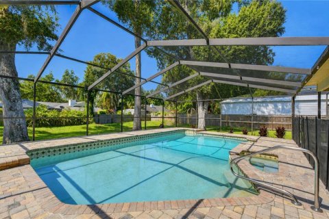 House in Brandon, Florida 4 bedrooms, 200.02 sq.m. № 2305893 - photo 2