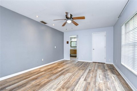 House in Brandon, Florida 4 bedrooms, 200.02 sq.m. № 2305893 - photo 15