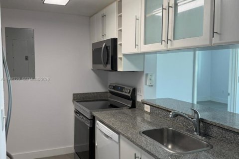Copropriété à louer à Miami, Floride: 2 chambres, 100.98 m2 № 2030760 - photo 3