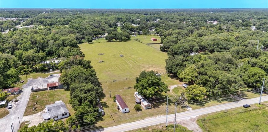 Immobilier commercial à Lakeland, Floride № 2233733