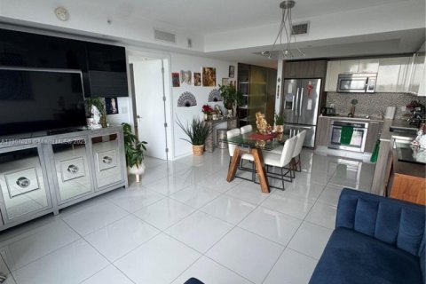 Condo in Doral, Florida, 1 bedroom  № 1897420 - photo 6