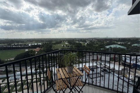 Condo in Doral, Florida, 1 bedroom  № 1897420 - photo 10