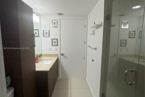 Condo in Doral, Florida, 1 bedroom  № 1897420 - photo 18