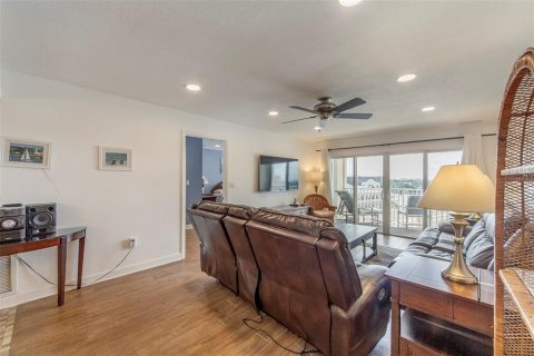 Condo in Madeira Beach, Florida, 2 bedrooms  № 2308920 - photo 5