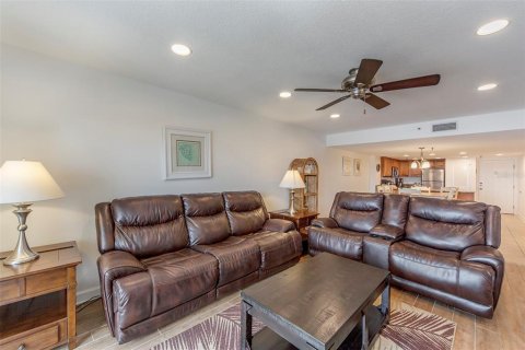Condo in Madeira Beach, Florida, 2 bedrooms  № 2308920 - photo 6