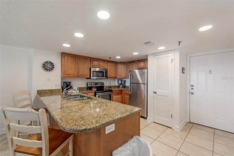 Condo in Madeira Beach, Florida, 2 bedrooms  № 2308920 - photo 3