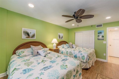 Condo in Madeira Beach, Florida, 2 bedrooms  № 2308920 - photo 12