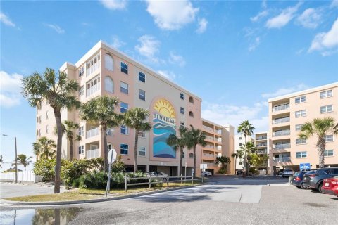Condo in Madeira Beach, Florida, 2 bedrooms  № 2308920 - photo 28