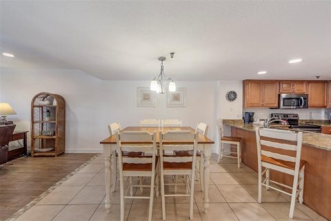 Condo in Madeira Beach, Florida, 2 bedrooms  № 2308920 - photo 7