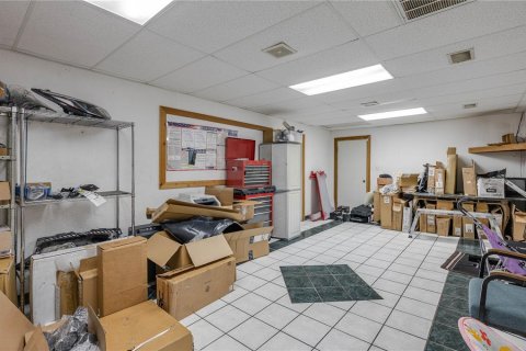 Купить коммерческую недвижимость в Хейнс-Сити, Флорида 334.36м2, № 1667127 - фото 6