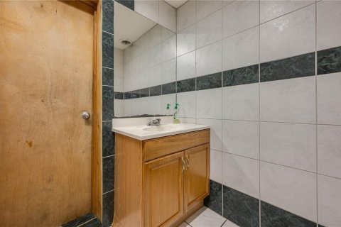 Купить коммерческую недвижимость в Хейнс-Сити, Флорида 334.36м2, № 1667127 - фото 9