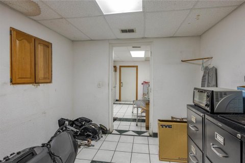 Купить коммерческую недвижимость в Хейнс-Сити, Флорида 334.36м2, № 1667127 - фото 8