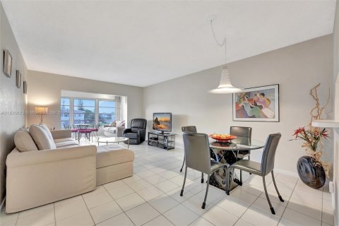 Condo in Lauderdale Lakes, Florida, 2 bedrooms  № 1820350 - photo 5