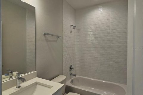 Townhouse in Seminole, Florida 2 bedrooms, 142.51 sq.m. № 2427375 - photo 9