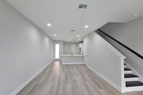 Townhouse in Seminole, Florida 2 bedrooms, 142.51 sq.m. № 2427375 - photo 7