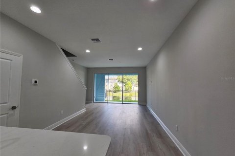 Townhouse in Seminole, Florida 2 bedrooms, 142.51 sq.m. № 2427375 - photo 5
