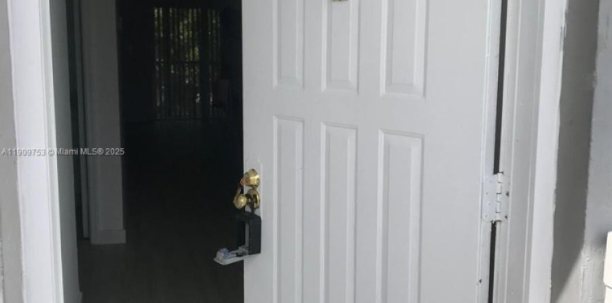 Condominio en Miami, Florida, 2 dormitorios  № 1967445