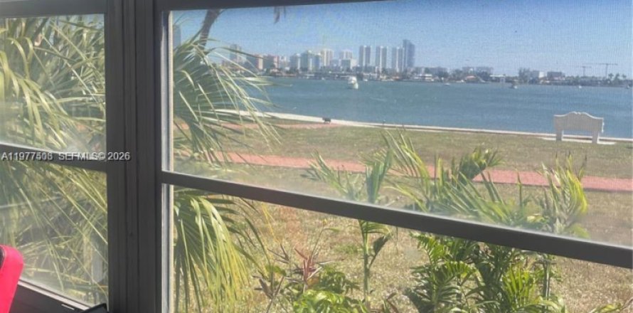 Condominio en Aventura, Florida, 1 dormitorio  № 2044254