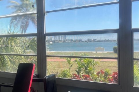 Condominio en venta en Aventura, Florida, 1 dormitorio, 71.35 m2 № 2044254 - foto 3