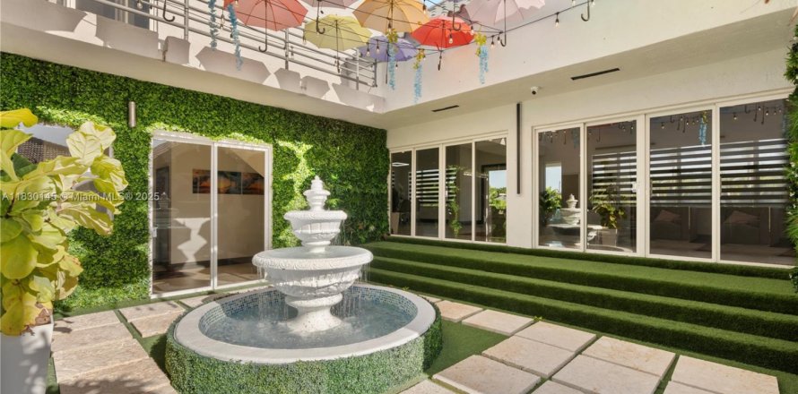 Casa en Miami, Florida 5 dormitorios, 394.09 m2 № 1934093