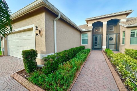 House in Wimauma, Florida 2 bedrooms, 141.58 sq.m. № 1837575 - photo 1