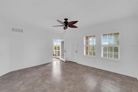 Copropriété à vendre à Cape Coral, Floride: 2 chambres, 113.62 m2 № 1843143 - photo 19