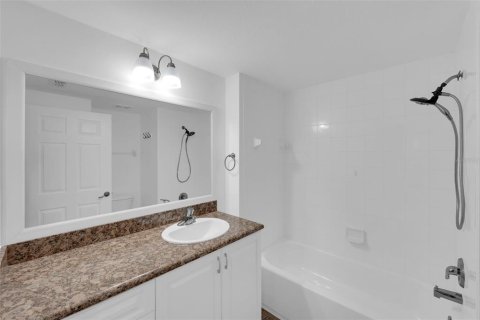 Copropriété à vendre à Cape Coral, Floride: 2 chambres, 113.62 m2 № 1843143 - photo 22