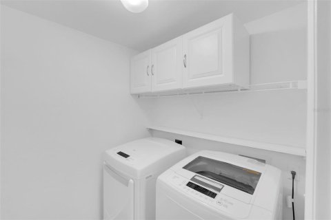 Copropriété à vendre à Cape Coral, Floride: 2 chambres, 113.62 m2 № 1843143 - photo 26