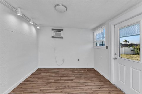 Casa en venta en Port Charlotte, Florida, 3 dormitorios, 116.5 m2 № 1724502 - foto 17