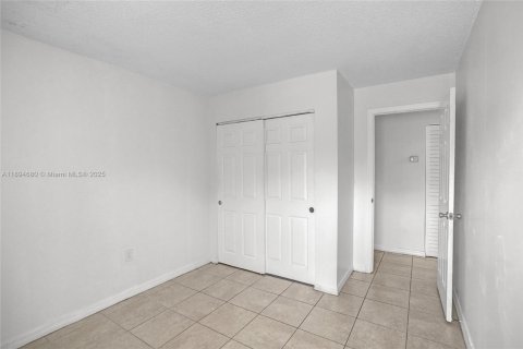 House in Miami Gardens, Florida 3 bedrooms, 107.02 sq.m. № 1947123 - photo 27