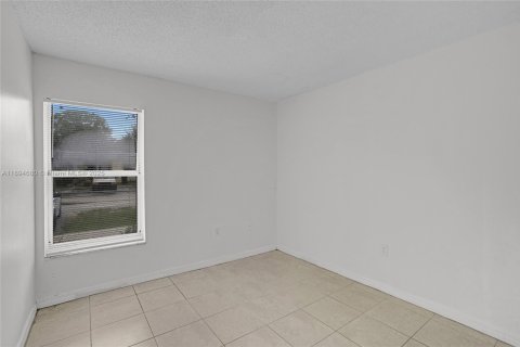 House in Miami Gardens, Florida 3 bedrooms, 107.02 sq.m. № 1947123 - photo 26