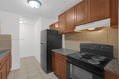 House in Miami Gardens, Florida 3 bedrooms, 107.02 sq.m. № 1947123 - photo 4