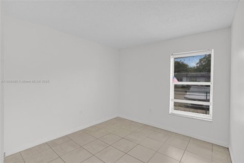 House in Miami Gardens, Florida 3 bedrooms, 107.02 sq.m. № 1947123 - photo 22