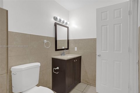 House in Miami Gardens, Florida 3 bedrooms, 107.02 sq.m. № 1947123 - photo 20