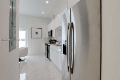 Adosado en venta en Miami, Florida, 3 dormitorios, 100.61 m2 № 2252112 - foto 4