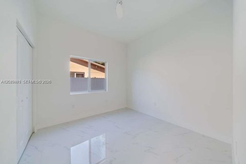 Adosado en venta en Miami, Florida, 3 dormitorios, 100.61 m2 № 2252112 - foto 5