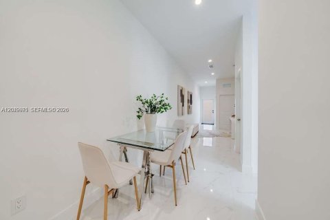 Adosado en venta en Miami, Florida, 3 dormitorios, 100.61 m2 № 2252112 - foto 9