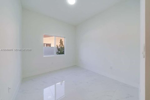 Adosado en venta en Miami, Florida, 3 dormitorios, 100.61 m2 № 2252112 - foto 6