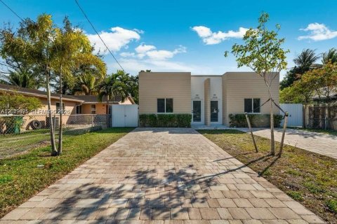 Adosado en Miami, Florida 3 dormitorios, 100.61 m2 № 2252112