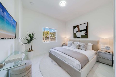 Adosado en venta en Miami, Florida, 3 dormitorios, 100.61 m2 № 2252112 - foto 8