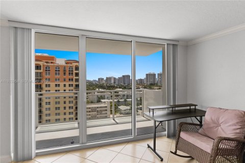 Condo in Hallandale Beach, Florida, 2 bedrooms  № 2034595 - photo 14